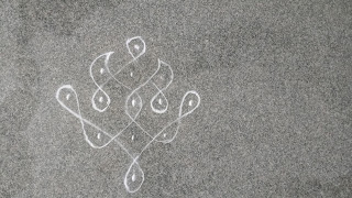 Simple 5 to 1 dot kolam